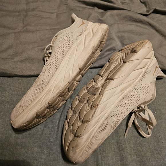 Hoka white cliffton shoes - Picture 4 of 6